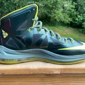 Nike | Shoes | Lebron Dunkman Seaweed Atomic Green Sneakes  display picture 1